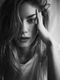 Pin By Maisa Moraes On All About Photography Self Portrait Photography Creative Portrait Photography Portrait Photography Women