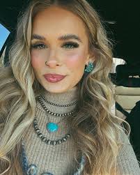 just me + some good jewels 🦋🪩🪭⭐️