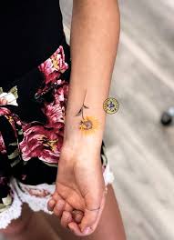 Hình xăm nhỏ đẹp gọn dành cho nam giới rất đáng để bạn xem xét. Y NghÄ©a Hinh XÄƒm Hoa HÆ°á»›ng DÆ°Æ¡ng La Gi 75 Máº«u Hinh XÄƒm Hoa HÆ°á»›ng DÆ°Æ¡ng Ä'áº¹p Nháº¥t