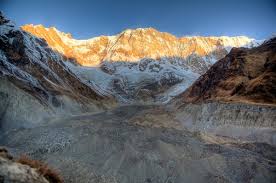 Au pied du podium des plus hauts sommets alpins français, nous retrouvons le dôme du goûter, dont l'altitude est de 4 304 mètres. Les 10 Montagnes Les Plus Hautes Du Monde