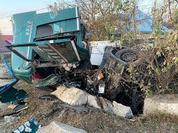 Scăpat de sub control (2010). Un Tir ScÄpat De Sub Control S A RÄsturnat La MiliÈÄuÈi Foto