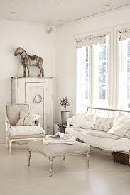 Living Room Whitewashed Chippy Shabby Chic French Country Rustic Swedish Decor Idea Pinned By Oldattic Chic Wohnzimmer Shabby Chic Mobel Haus Deko