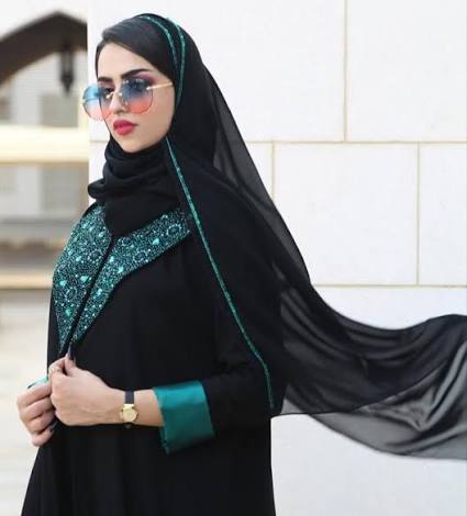 أحدث موديلات عبايات العيد من وحي الفاشينيستا | مجلة الجميلة