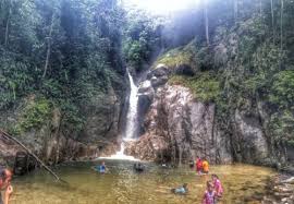 Sungai chiling is a waterfall and fish sanctuary at the foothills of fraser's hill, located after the selangor dam from kuala kubu bharu close to sungai pertak. Air Terjun Sungai Chiling Di Selangor Lokasi Mandi Manda Yang Terbaik Untuk Mandi Manda Tempat Menarik