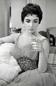 Found Classy Vintage Pixie On Elizabeth Taylor 1950s R Shorthairedhotties Elizabeth Taylor Violet Eyes Beauty
