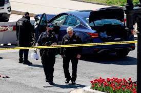 The officers opened fire and the suspect was shot dead. Vtldtmehiiuufm