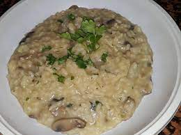 Risotto con i funghi champignon. Ricetta Risotto Con Funghi Champignon Dolcidee