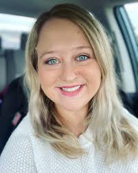 Hey Girlie Pops! My name is Daniela, I am a Capricorn ♑ who absolutely  believes in that sort of thing. I'm also an avid reader, thrifting savant,  and a dedicated ClassPass member