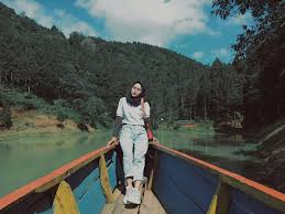 Bagi mereka yang ingin menghindari keramaian perkotaan sejenak maka mengunjungi hutan desa setianegara adalah tindakan yang paling tepat. Wisata Segar Di Kuningan Anti Lapar Meski Aktif Traveling Seharian