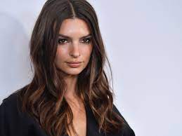 She rose to prominence after her controversial performance in robin thicke's blurred lines music video. Fans Emport Wie Halt Emily Ratajkowski Denn Ihr Kleines Baby Stars Vienna At