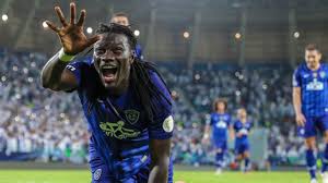 Watch the best short videos of fans_al_hilal(@al_hilal1). Bafetimbi Gomis Fiel Im Spiel Gegen El Kadisiyah In Al Hilal In Ohnmacht Nach Welt