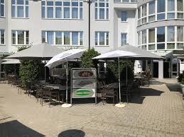 University of mannheim is minutes away. Holiday Inn Munchen Unterhaching 50 000 Euro In Neuen Biergarten Investiert Max Pr