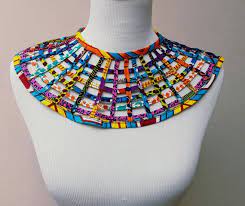 Mini Web Cap Collier Par Adinkraexpo Sur Etsy Fabric Jewelry Fabric Necklace Textile Jewelry
