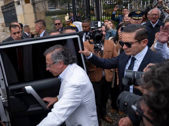 Aprueban permiso de salidas al país a Gustavo Petro luego de finalizar su  mandato - El País