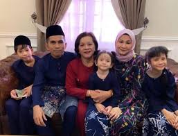 When her sister melati gets kidnapped by a human trafficking syndicate in malaysia, bulan, a trainee in an indonesian special forces team Ni Duit Raya Lah Duit Raya Masa Pkp Bell Ngasri Berita Kopak Cc