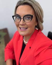 Hi, I'm Sally Callander