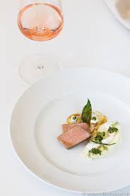 Let's start with learning what this popular (and foolproof) method is, and how to get your kitchen ready for delicious sous vide dishes. Kalbsfilet Sous Vide Gegart Selleriepuree Barlauchpesto