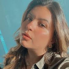 Andrea Mena (@andyssunflower)