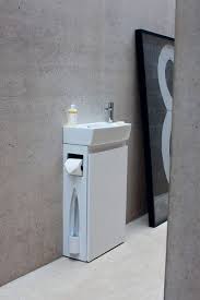 Die All In One Gaste Wc Einheit Mit Waschbecken Und Unterschrank Toilettenburste Und Toilettenpapierhalter Finden Sie Bei Un Garderobe Gaste Wc Kleiderablage