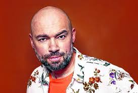 Y Si Te Quedas, ¿Qué?' la canción de Santiago Cruz versión barrio  dominicano