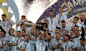 Finalmente, la selección argentina se impuso por la mínima y se coronó campeón de la copa américa, cortando una sequía de 28 años sin títulos vale recordar que si bien la copa américa se jugó 46 veces, desde 1993 que se disputa con formato de final, con excepciones anteriores. Bopkoykjnlrs8m
