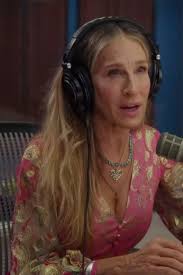 Le nouveau collier signature de Carrie Bradshaw ? Un cœur incrusté de  diamants