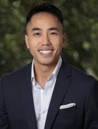 Kari Warren's Instagram, Twitter & Facebook