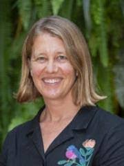 Dominique Bateman's Instagram, Twitter & Facebook