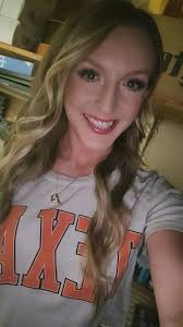 Lucky winner of the day Jami Sears have fun at Riley Green!!