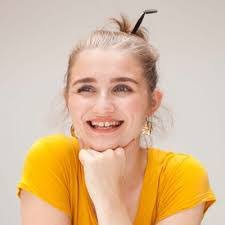 Jennifer Lunn's Instagram, Twitter & Facebook