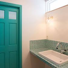 バス トイレ ガラスモザイクタイル ティファニーブルー チェッカーガラス 福井建設 などのインテリア実例 2016 12 26 16 17 45 roomclip ルームクリップ ティファニーブルーの部屋 バスルームミラー インテリア