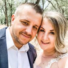 Salvage title. Only 56k miles. 330hp 8.3 Cummins with 6 speed Allison  trans. 40 pet, 40 foot long. 3 slides. Runs and drives perfect. New  batteries and tires dated 1-25. Paint and