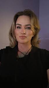 Joanna Iris's Instagram, Twitter & Facebook