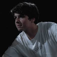 𝗙𝗟𝗘𝗔 𝗠𝗔𝗥𝗞𝗘𝗧 — ∘ request(s): Ooh maybe edgy!karl teaching...