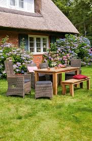 Da Kann Der Sommer Kommen Diese Stabile Gartenbank Olaf Aus Teakholz Ist Circa Einhundertunddreissig Zentimeter Lang Und Passt Ganz Her Garten Teak Holz Und Teak