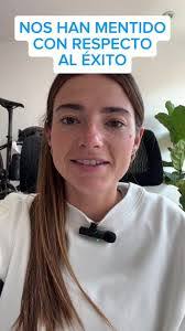 Leticia Arce's Instagram, Twitter & Facebook