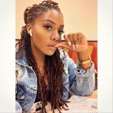 My sense of direction only leads me to one way; near the water…… actually  lies sometimes to shopping …. And to the airport 😂 • • • • • • • • • • • •  • • • #