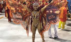Inclusive a única que desfila tocando tamborim. Rainha De Bateria Do Salgueiro Viviane Araujo Diz Que Nem Passa Pela Cabeca Deixar O Posto Jornal O Globo