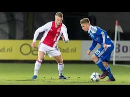 De linksback wilde eigenlijk al in januari naar de franse hoofdstad verkassen, maar daar stak ajax een. Mitchell Bakker Highlights 2017 18 Youtube