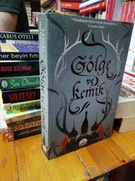 Bir kere ya yani genç yetişkin kitabı, fantastik. Golge Ve Kemik Leigh Bardugo Nadir Kitap