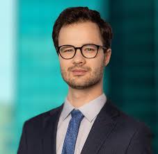 Piotr Kuczyński Associate