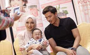 Nabil bersama dengan fattah amin dan nellofa , degar cerita neelofa ada terlepas cakap something , jom tengok. Fattah Amin Nafi Tumpang Populariti Neelofa