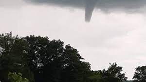 Tento údaj by měl říct, jak tornádo, které řádilo v česku odpoledne 24. Dalsi Tornado V Cesku U Znojma Se Objevil Novy Vzdusny Vir Cnn Prima News