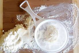 150 gram tepung terigu protein tinggi (15 sdm), 100 gram tepung terigu serba guna (9 sdm), 40 gram gula pasir (3sdm), 100 gram kentang kukus dihaluskan (berat setelah dikukus) (7sdm), 1 sdm susu bubuk, 1 butir telur, 40 gram mentega suhu ruang (3 1/4 sdm), 1/4 sdt garam halus. Selain Untuk Bikin Kue Ini 5 Fungsi Baking Soda Yang Jarang Diketahui