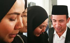 Pelakon sharnaaz ahmad enggan menceraikan isterinya, noor nabila mohd noor kerana ingin menyelamatkan rumah tangga yang mereka dibina sejak dua menerusi permohonan penceraian itu, nabila berkata dia dan sharnaaz sudah tinggal berasingan sejak februari lalu susulan tiada lagi. Sharnaaz Enggan Ceraikan Nabila Beri Alasan Hanya Terima Nafkah Rm500 Free Malaysia Today Fmt