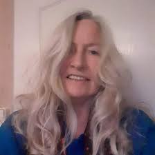 All my lovely babes 💚 I think I'm right at 50 now. For reference for the  pothos around my neck, I'm 6ft. She's a huge healthy beauty that drapes  across my bedroom