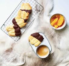 Vous Aimez Les Spritz Ou Sables Viennois Je Vous Propose De Les Faire Maison Encore Meilleurs Faire Fondre Du Chocolat Sables Recettes De Cuisine