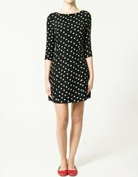 Black And White Polka Dot Dress With Red Shoes Zara Got A Similar Black White Striped Dress Instead Vestidos De Lunares Ropa Moda