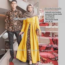Warna gold perpaduan satin yang cantik, sangat cocok bagi siapapun yang menggunakan ini kala malam hari. Gamis Batik Kombinasi Warna Kuning Emas Gimana Lif Co Id