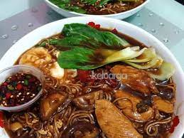 Jika hendak hidangkan sizzling, cukup celur mee dan siram dengan kuah sos kicap lazat ke atasnya. Resepi Sizzling Yee Mee Ayam Cendawan Resepisedap Letansu Com
